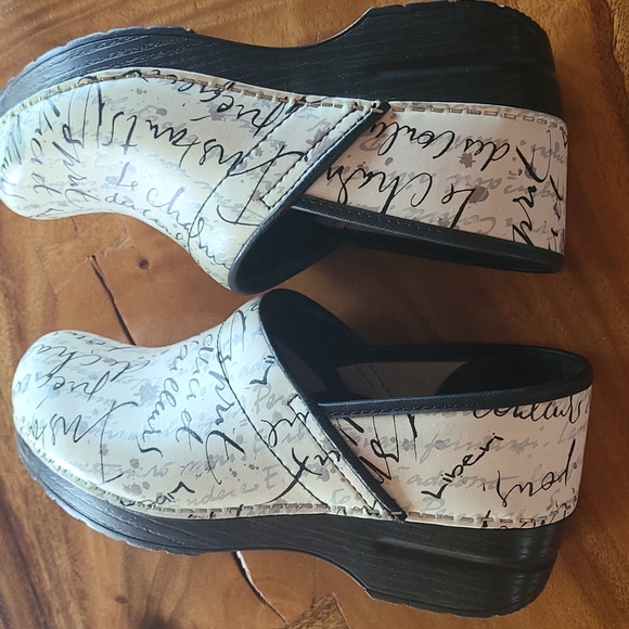 Dansko 38 off white graphic Clogs - Picture 11 of 11
